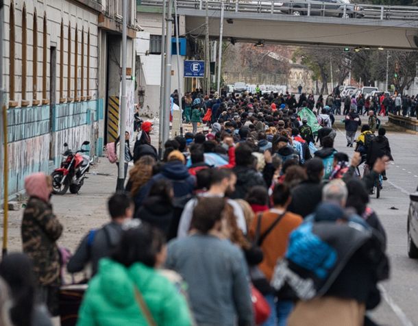 Histórico último adiós a Indio Solari: la exorbitante cifra de personas que participa de la despedida