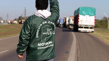 comenzo el paro de camioneros en reclamo de un aumento del 35% comenzo el paro de camioneros en reclamo de un aumento del 35%