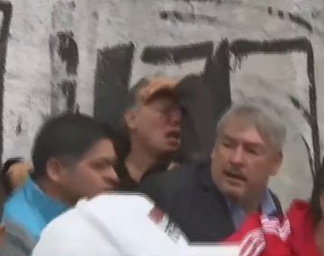 Así agredieron a Berni en la protesta por la muerte del colectivero