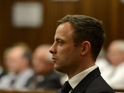 pistorius fue condenado a 6 anos de carcel por el crimen de su novia pistorius fue condenado a 6 anos de carcel por el crimen de su novia
