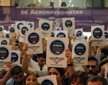 Aeronavegantes protestaban por los recortes a Aerolíneas Argentinas y Austral