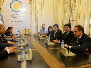 Capitanich y Scioli con legisladores bonaerenses