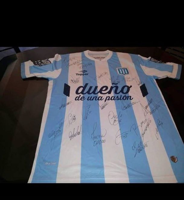 El robo más bajo: se llevaron una camiseta de Racing del nicho de un hincha fallecido