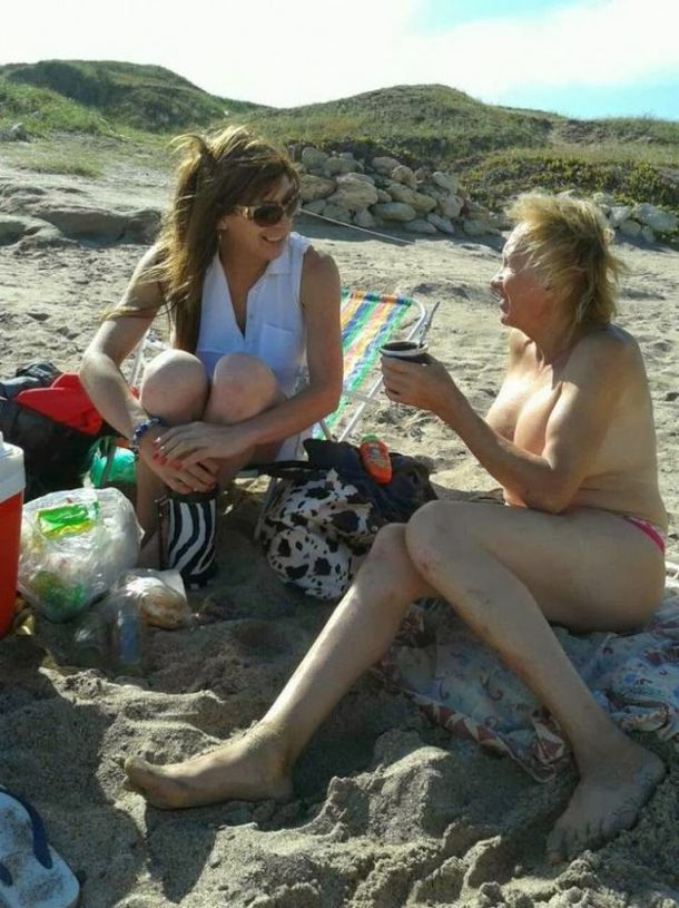 Zulma Lobato se animó al topless en Mar del Plata