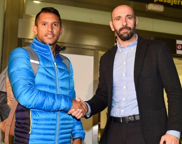 Montoya llegó a Sevilla: ¿vuelve a Rosario o se queda en España?