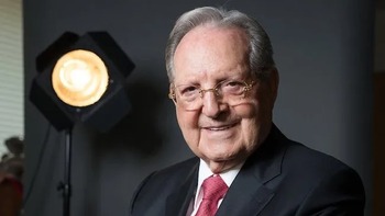 Ahorró dinero, se independizó del negocio familiar y fundó uno de los imperios más poderosos de México: así es Olegario Vázquez Raña Ahorró dinero, se independizó del negocio familiar y fundó uno de los imperios más poderosos de México: así es Olegario Vázquez Raña