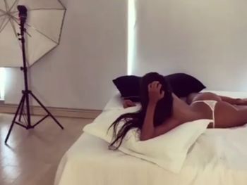 El backstage sensual de Belén Etchart