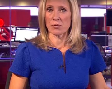 Pasan un video de una película erótica en un noticiero