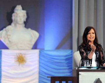 Cristina acusó a policías de organizar la delincuencia