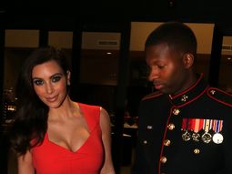 Kim Kardashian mostró su apoyo a las tropas Kim Kardashian mostró su apoyo a las tropas