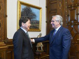 Alberto Fernández mantuvo una reunión con el canciller de Japón