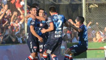 con diez, union resistio frente a velez y sigue invicto con diez, union resistio frente a velez y sigue invicto