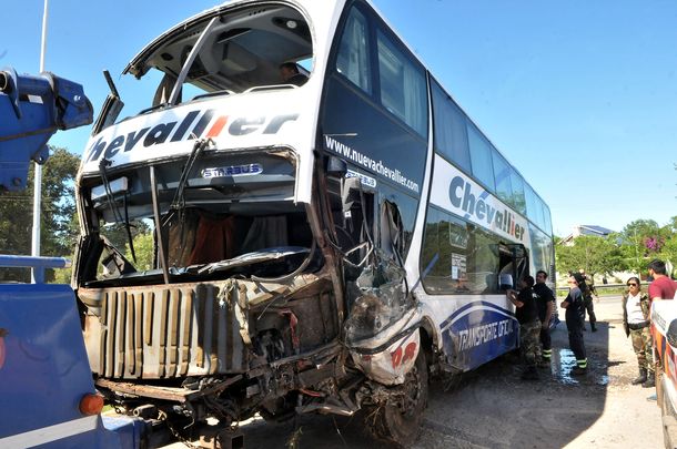 Choque fatal en la Ruta 7: hay seis muertos y decenas de heridos