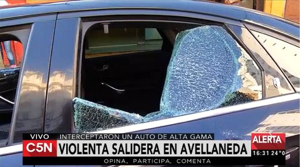 Avellaneda: motochorros le robaron $30.000 al conductor de un auto de lujo