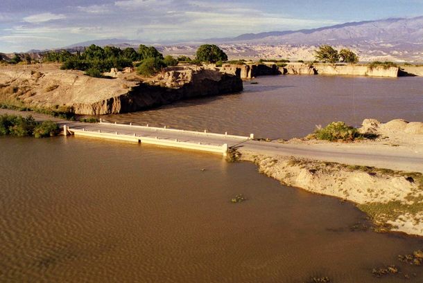 Murió ahogado al rescatar a unos de sus hijos en un dique