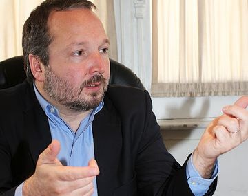 Sabbatella desmiente a un funcionario por los cambios de contenido