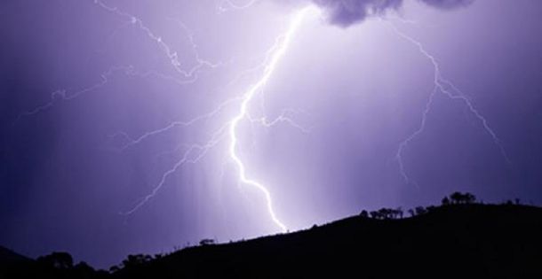 Un rayo provocó un muerto y 8 heridos en un partido de fútbol en Bolivia