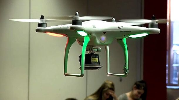 Crean un drone para evitar que los chicos se copien en la escuela