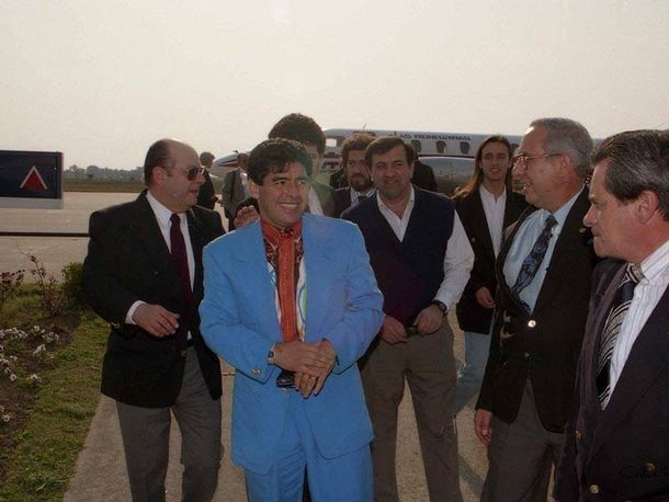 Publican fotos inéditas de la llegada de Maradona a Newells