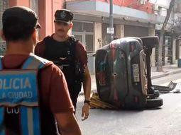 manana de choques en capital: conductor resulto herido tras un vuelco en recoleta manana de choques en capital: conductor resulto herido tras un vuelco en recoleta