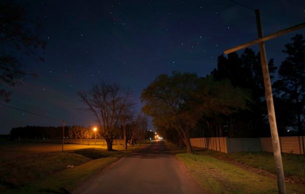Policía quedó escrachado cuando tenía sexo en una calle lindera al Cementerio de Cañuelas