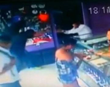 Entró a robar a una joyería