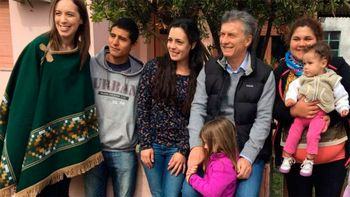 macri llevo a antonia para recorrer las casas de vecinos de las heras macri llevo a antonia para recorrer las casas de vecinos de las heras