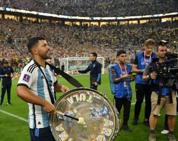 El Kun Agüero contó que casi se olvida a su hijo en Qatar por festejar el Mundial