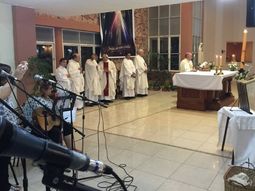 Que Dios se apiade de ellos: asaltaron una iglesia y se llevaron hasta los santos