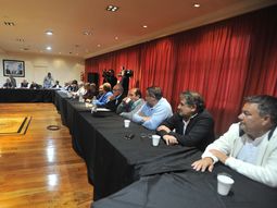 Gremios del transporte amenazan con paros