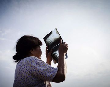 Ni lentes oscuros ni radiografías: lo que no hay que hacer para ver el eclipse solar
