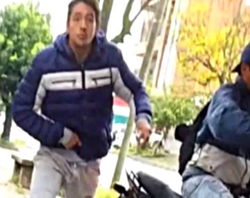 Grabó a motochorros