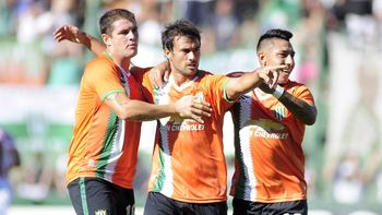 Los jugadores de Banfield celebran uno de los tantos ante Unión Los jugadores de Banfield celebran uno de los tantos ante Unión