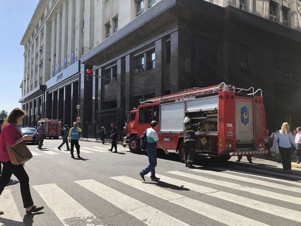 Plaza de Mayo: evacuaron la AFIP por un principio de incendio