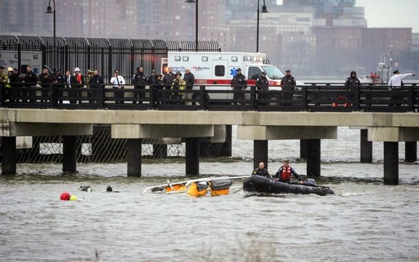 Tragedia aérea en Nueva York: murieron 6 turistas tras la caída de un helicóptero en el Río Hudson