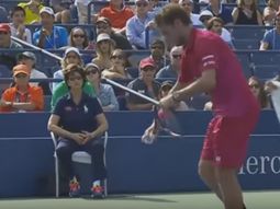 esta nervioso: el rival de del potro en cuartos destrozo una raqueta esta nervioso: el rival de del potro en cuartos destrozo una raqueta