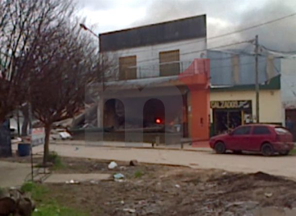 Así fue la explosión del mini mercado en Virrey del Pino: mirá el video