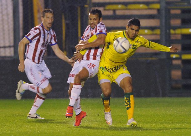 Defensa y Unión empataron bajo un diluvio en Varela