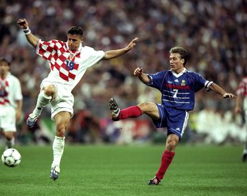 Vlaovic y Deschamps, el actual DT de la selección de Francia, en el partido del Mundial 98