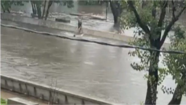 San Martín: buscan a un adolescente que se tiró a nadar a un zanjón en medio de la tormenta