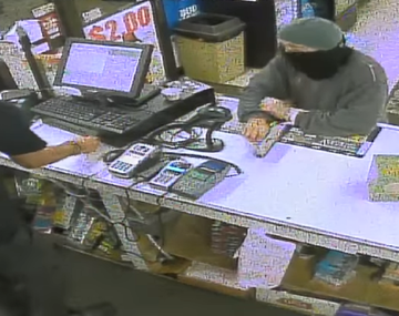 ¿El peor ladrón del mundo? Entró a robar a una tienda y lo desarmaron por una distracción