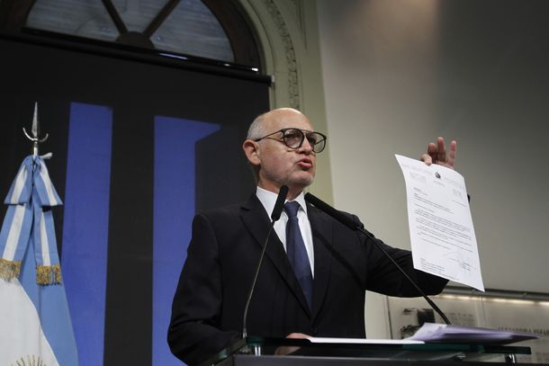 Timerman reclamó a Nisman que aclare por qué no informó al juez sobre la imputación a la Presidenta