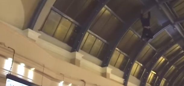 Un mago se salvó de milagro al caer desde 8 metros de altura