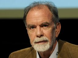 gonzalez fraga, polemico: le hicieron creer a un empleado que podia comprarse un celular gonzalez fraga, polemico: le hicieron creer a un empleado que podia comprarse un celular