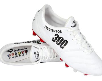 Los particulares botines de Trezeguet para jugar con San Lorenzo