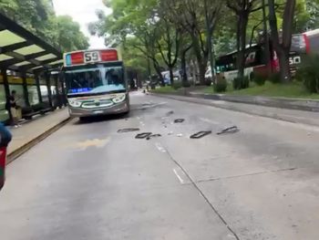 Fuerte choque entre dos colectivos en Plaza Italia dejó al menos cinco heridos