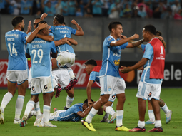 Sporting Cristal eliminó a Huracán en la última jugada del partido
