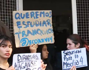 Protesta de padres frente a la escuela de Maschwitz en la que planeaban una masacre