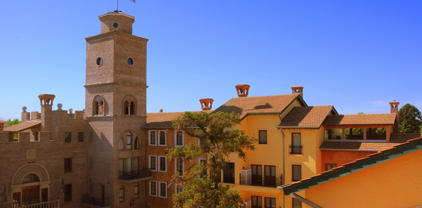 El pueblo rural que sorprende por su pinta italiana