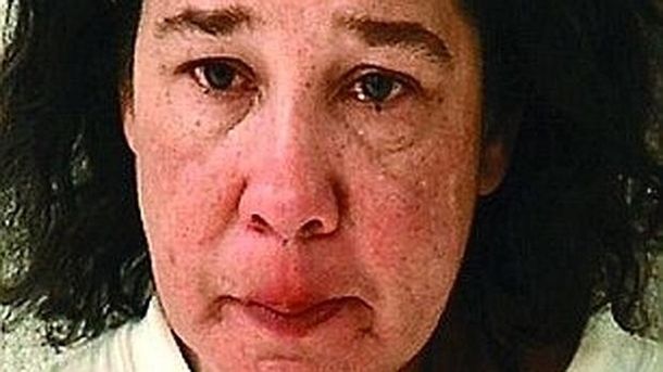 Le pegó a su marido con un bate de béisbol por no regalarle nada el día de San Valentín